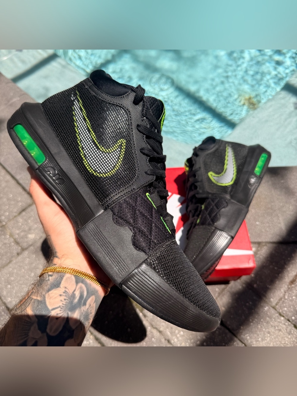 NIKE LEBRON WITNESS VIII LOW TOP BASKETBALL SNEAKERS BLACK/VOLT LACE-UP SZ. 8.5